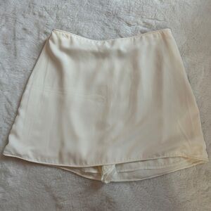 Abercrombie Cream Slinky Skort in size small